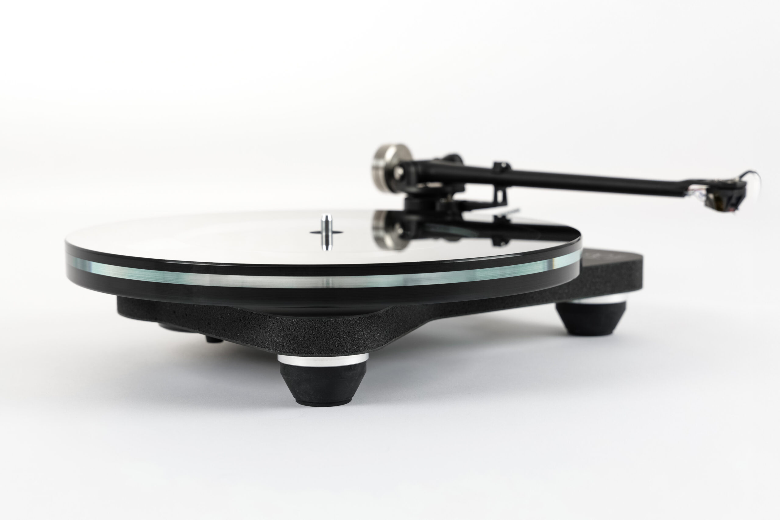 фото  виниловые проигрыватели Rega Planar 8 Nd7