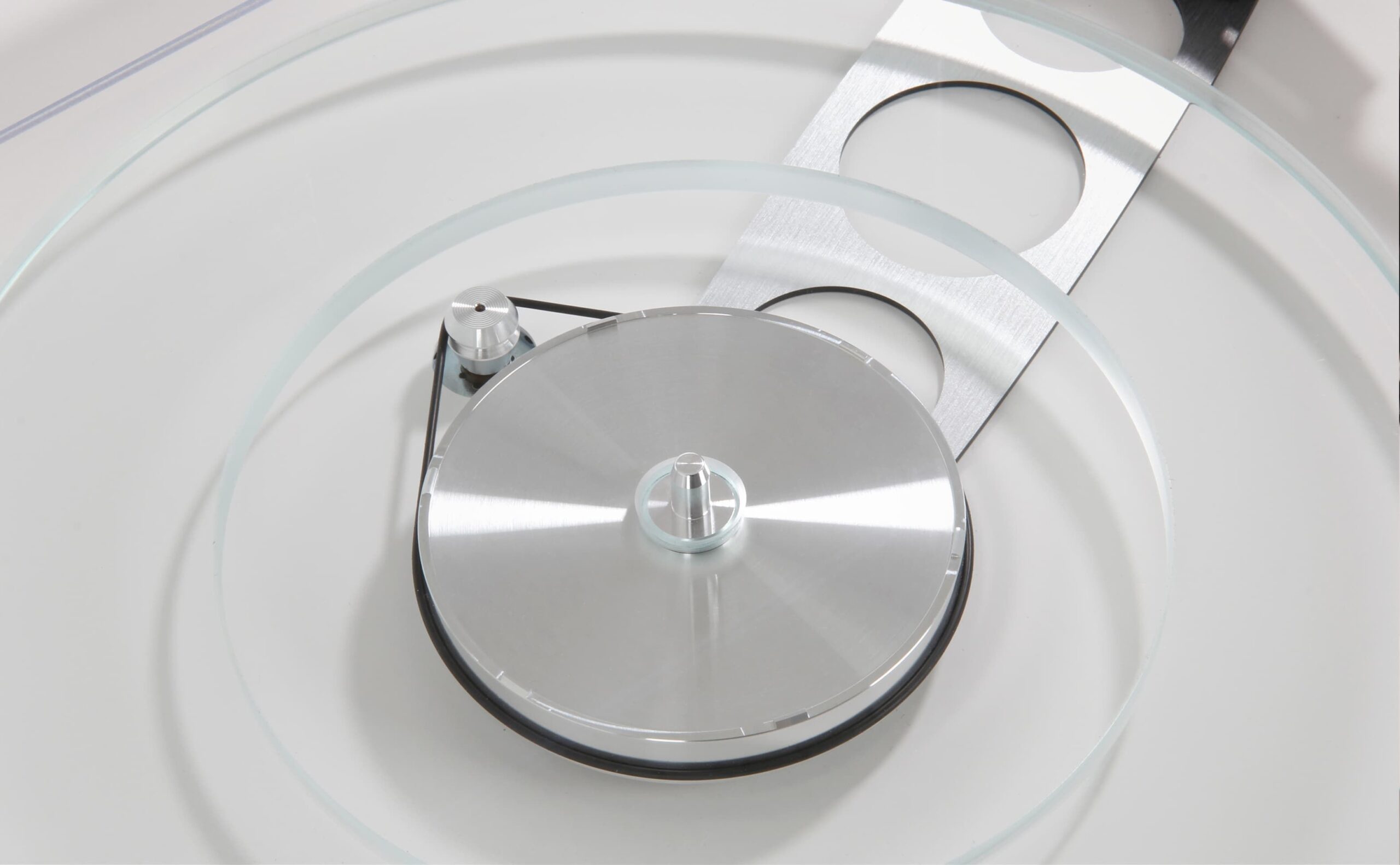 фото  виниловые проигрыватели Rega Planar 6