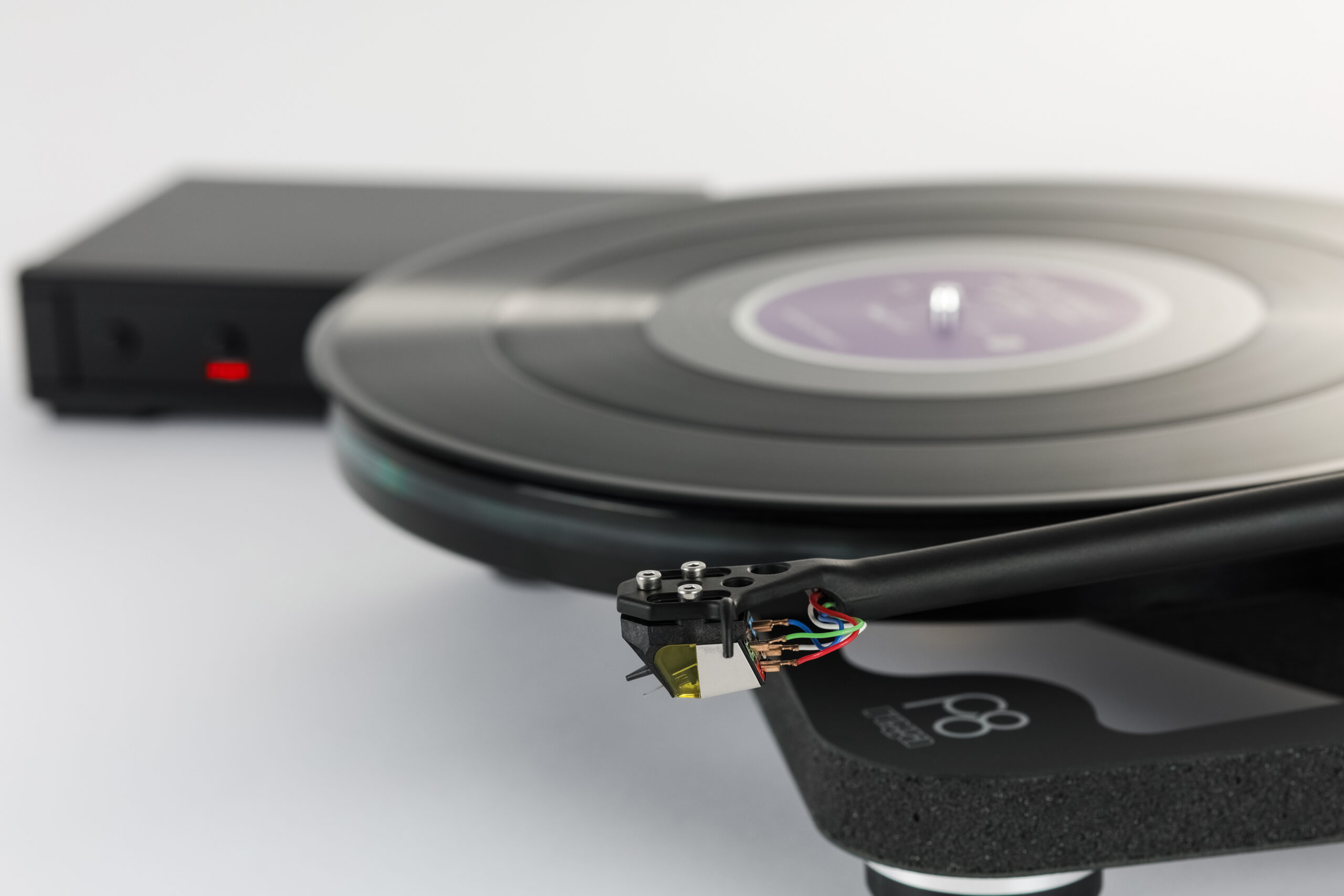 фото  виниловые проигрыватели Rega Planar 8 Nd7